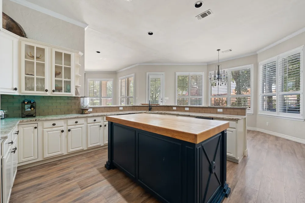 921 Fairway View Drive Mansfield, TX 76063