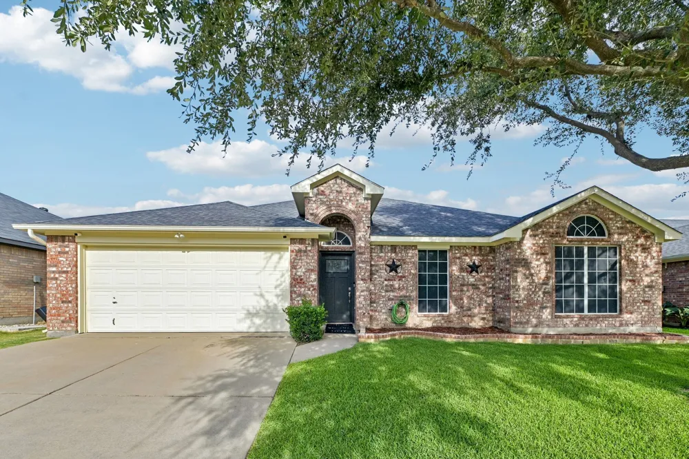 6925 Evening Shade Lane Arlington, TX 76002