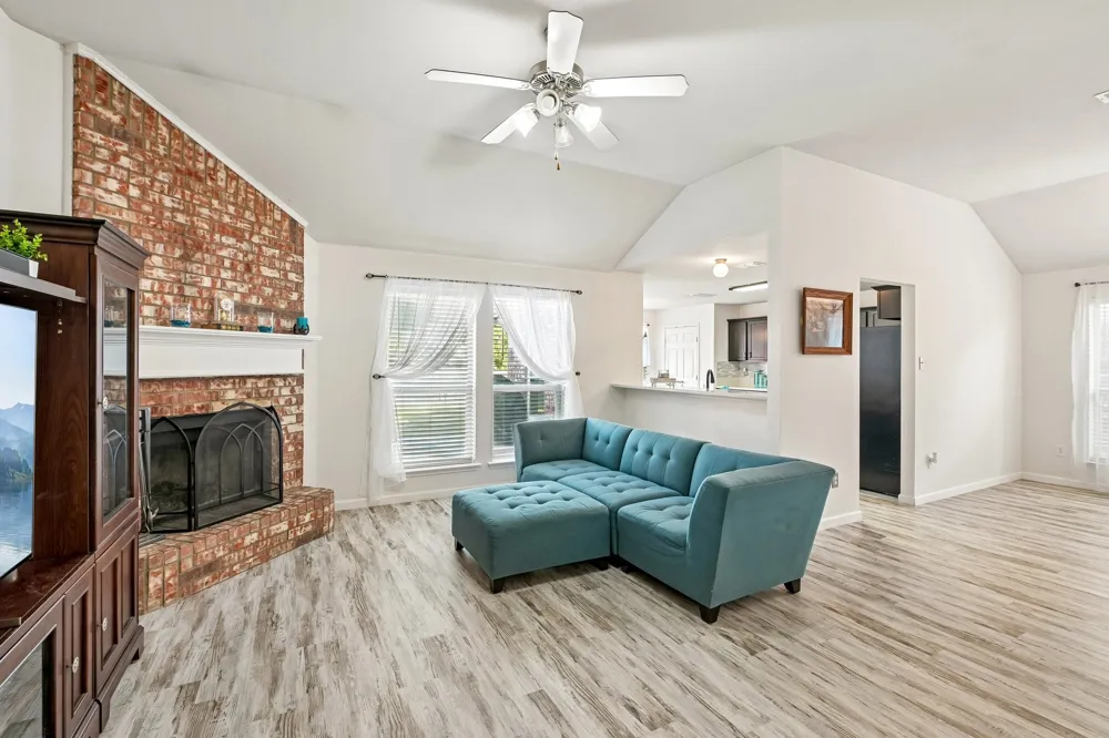 6925 Evening Shade Lane Arlington, TX 76002