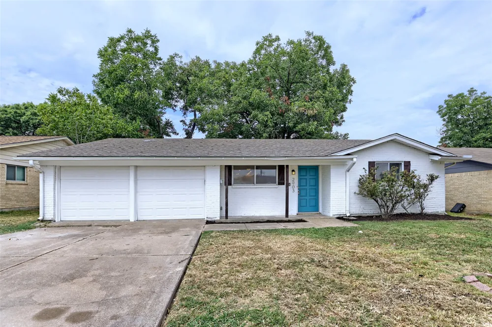 2903 E Mitchell Street Arlington, TX 76010