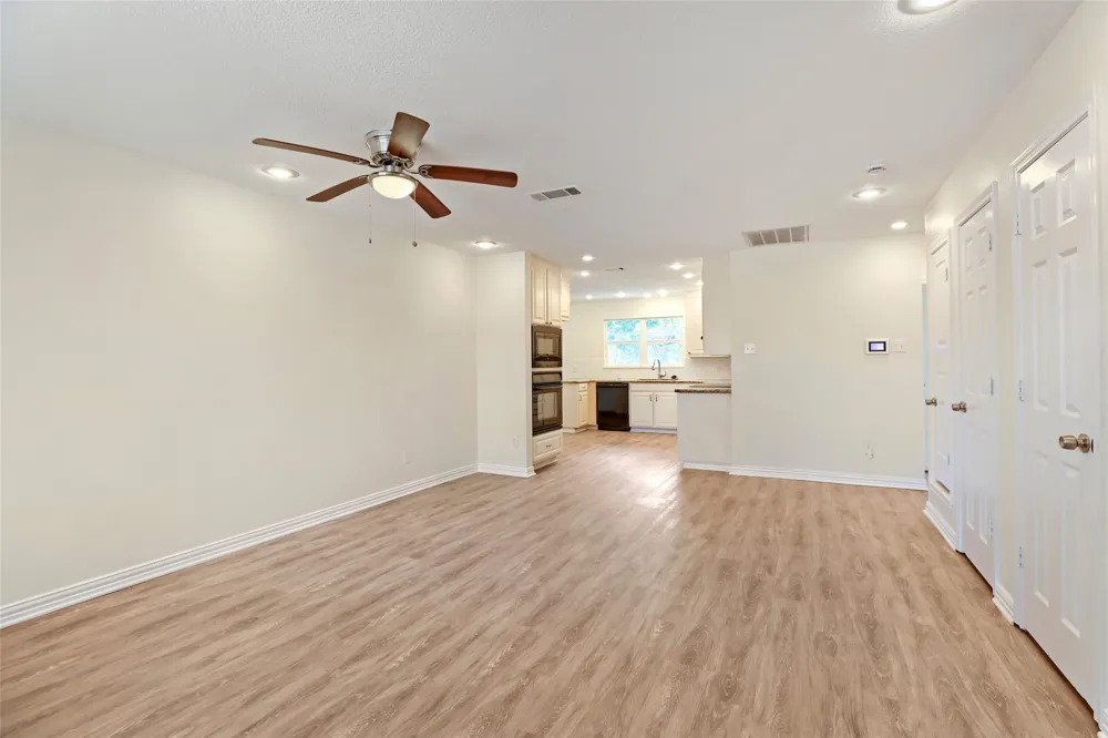 2903 E Mitchell Street Arlington, TX 76010