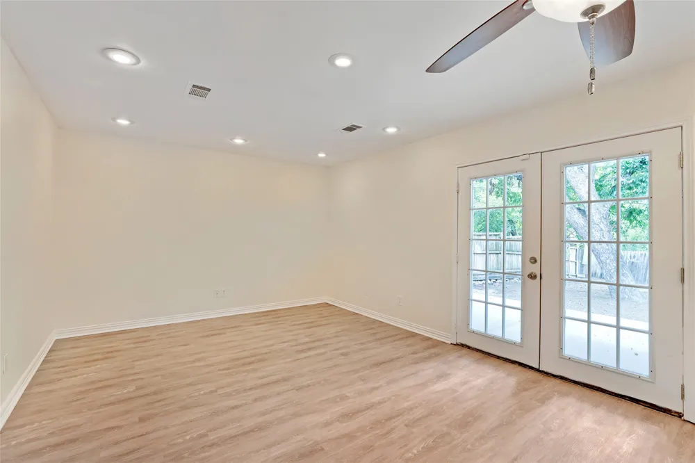 2903 E Mitchell Street Arlington, TX 76010
