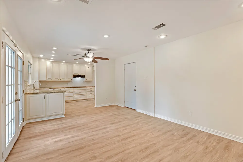 2903 E Mitchell Street Arlington, TX 76010