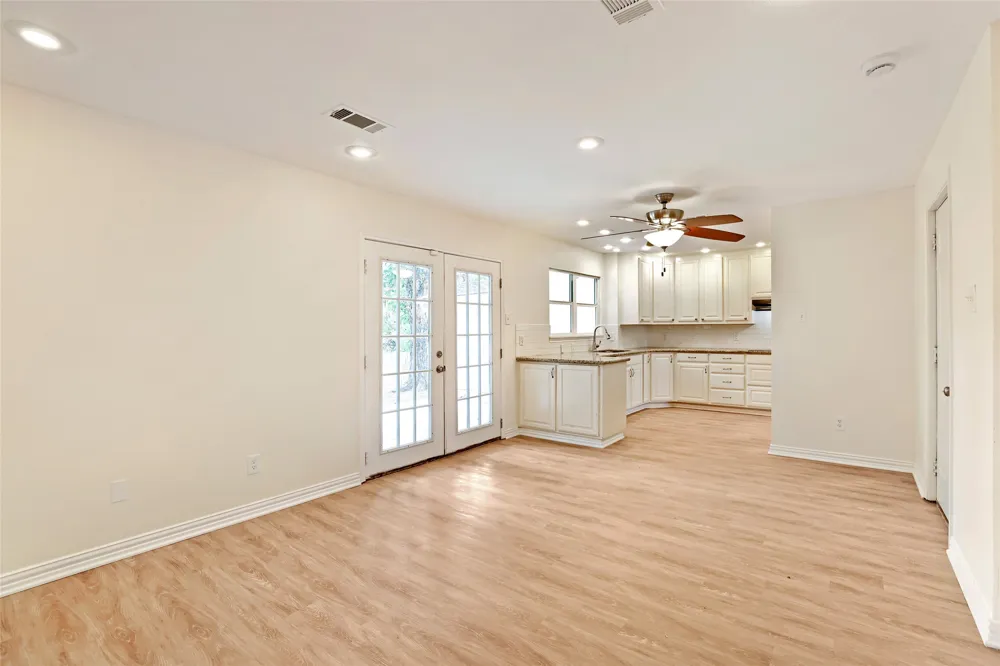 2903 E Mitchell Street Arlington, TX 76010