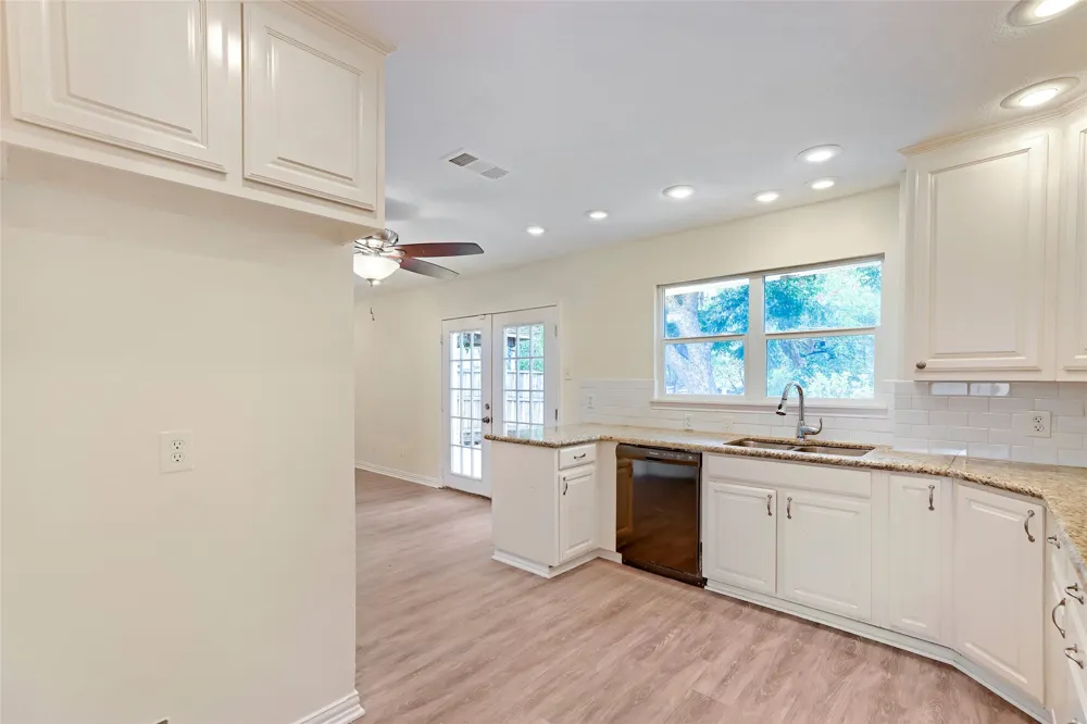 2903 E Mitchell Street Arlington, TX 76010