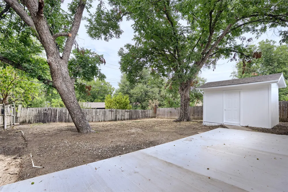 2903 E Mitchell Street Arlington, TX 76010