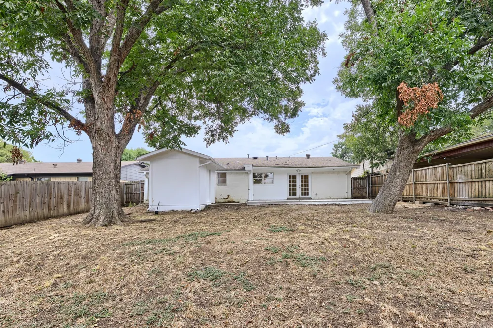 2903 E Mitchell Street Arlington, TX 76010