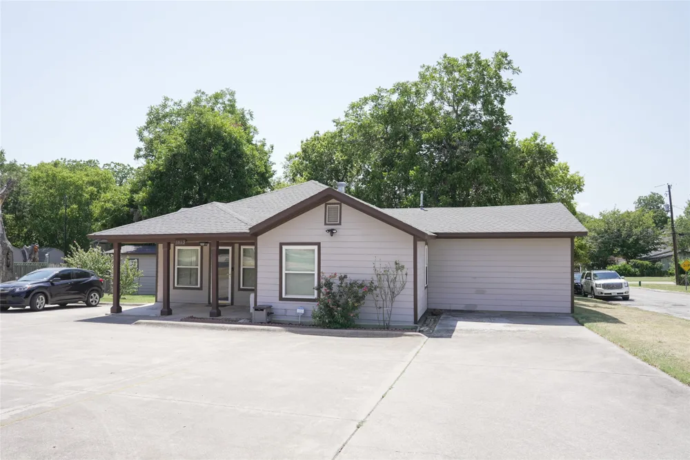 1813 Roberts Cut Off Road River Oaks, TX 76114
