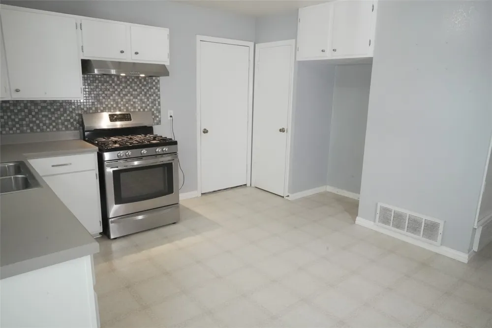 1813 Roberts Cut Off Road River Oaks, TX 76114