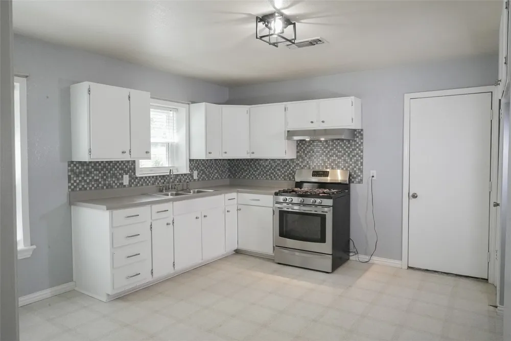 1813 Roberts Cut Off Road River Oaks, TX 76114