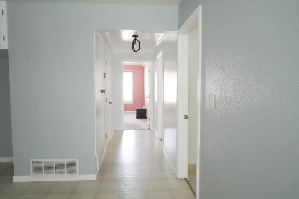 1813 Roberts Cut Off Road River Oaks, TX 76114