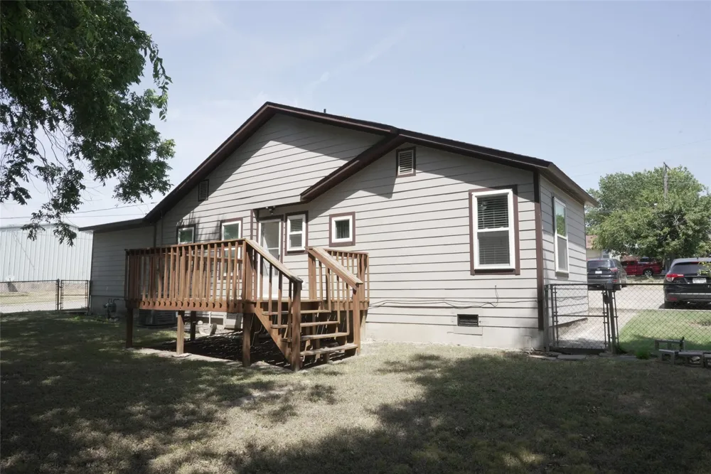 1813 Roberts Cut Off Road River Oaks, TX 76114