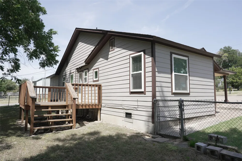 1813 Roberts Cut Off Road River Oaks, TX 76114
