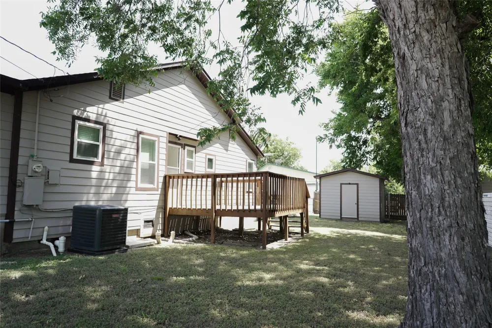1813 Roberts Cut Off Road River Oaks, TX 76114