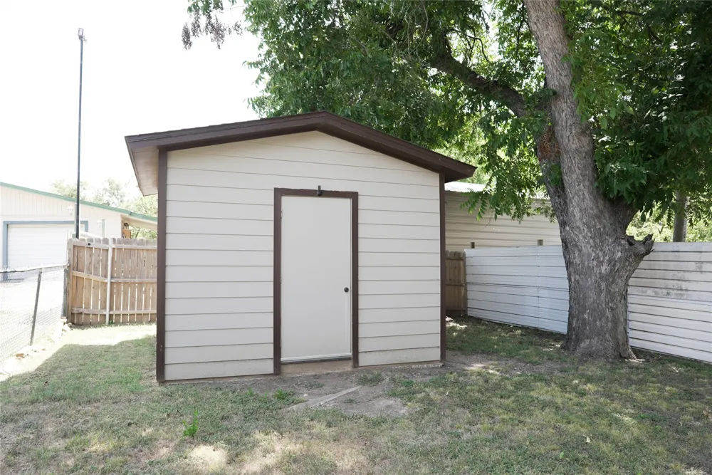 1813 Roberts Cut Off Road River Oaks, TX 76114