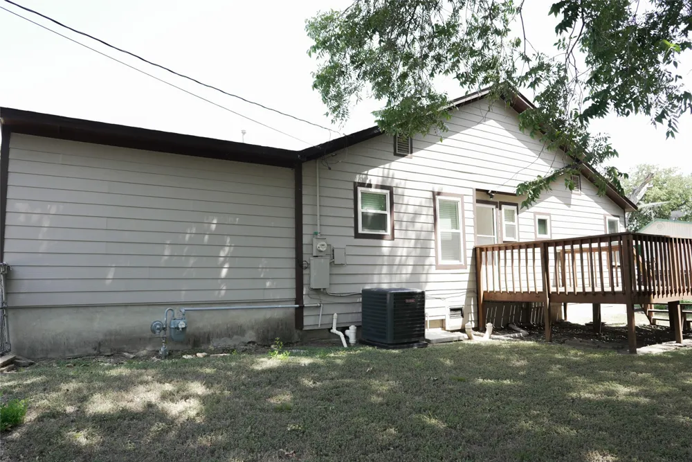 1813 Roberts Cut Off Road River Oaks, TX 76114