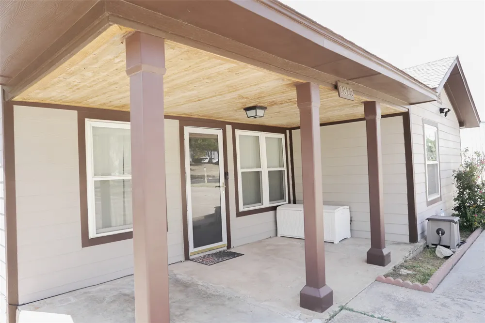 1813 Roberts Cut Off Road River Oaks, TX 76114