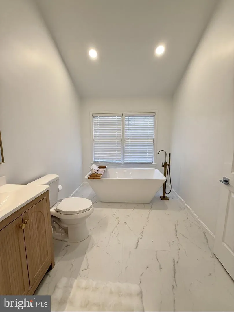 12 RIVER OAKS CIRCLE Baltimore, MD 21208