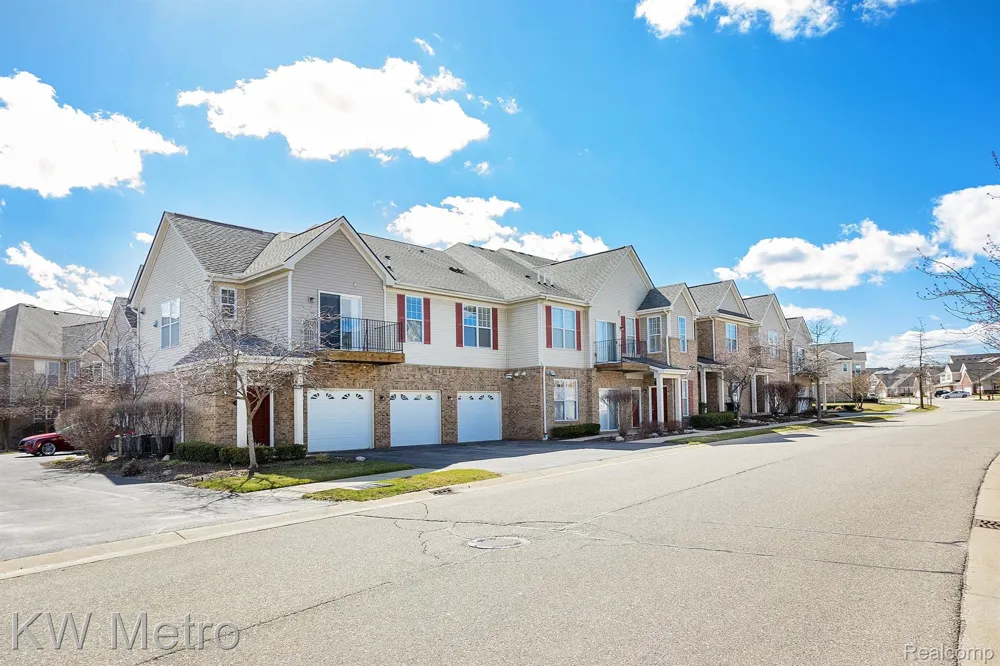 10130 RIDGE RUN STREET Hartland Township, MI 48855