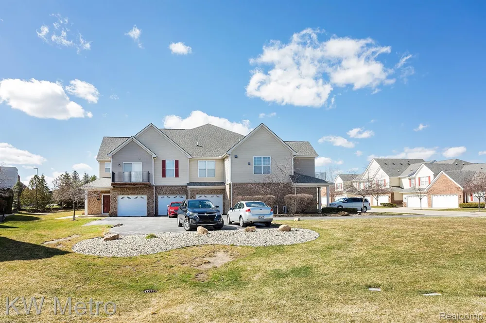 10130 RIDGE RUN STREET Hartland Township, MI 48855