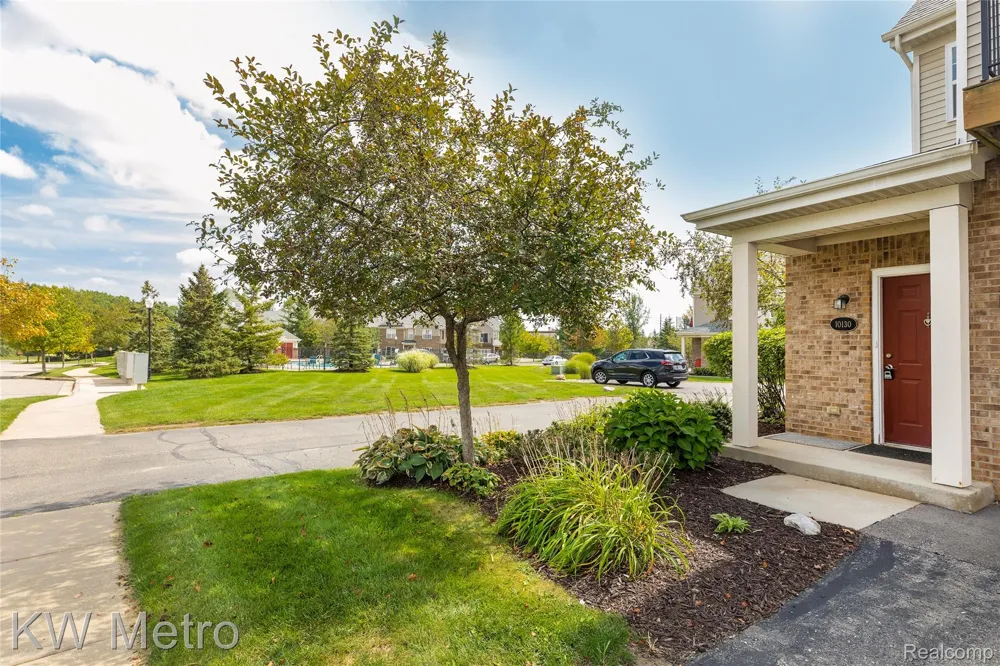 10130 RIDGE RUN STREET Hartland Township, MI 48855