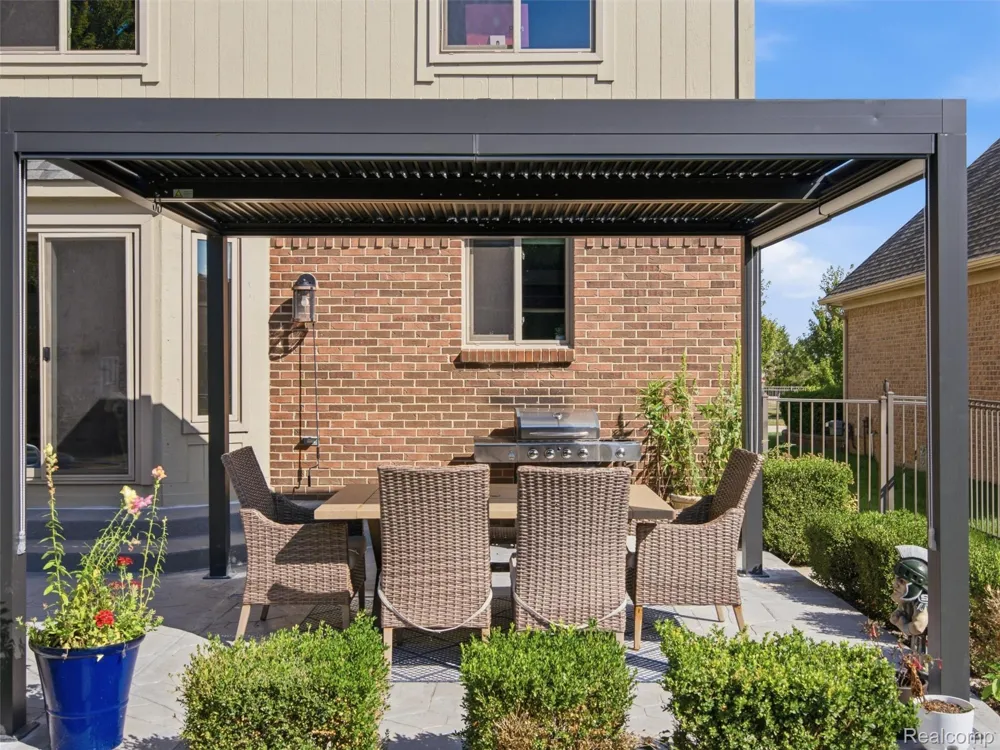 48217 Providence Macomb Township, MI 48044