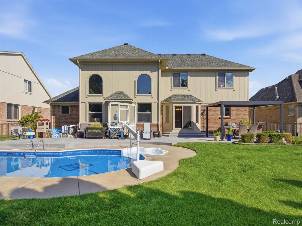 48217 Providence Macomb Township, MI 48044