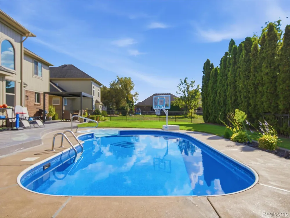 48217 Providence Macomb Township, MI 48044