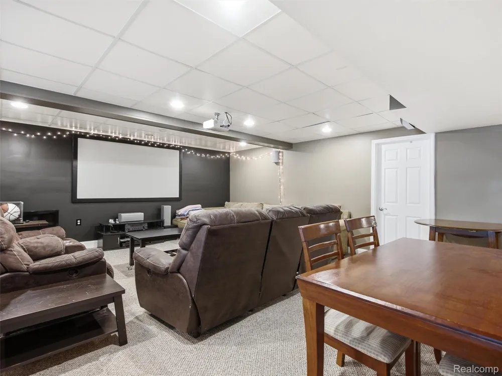 48217 Providence Macomb Township, MI 48044