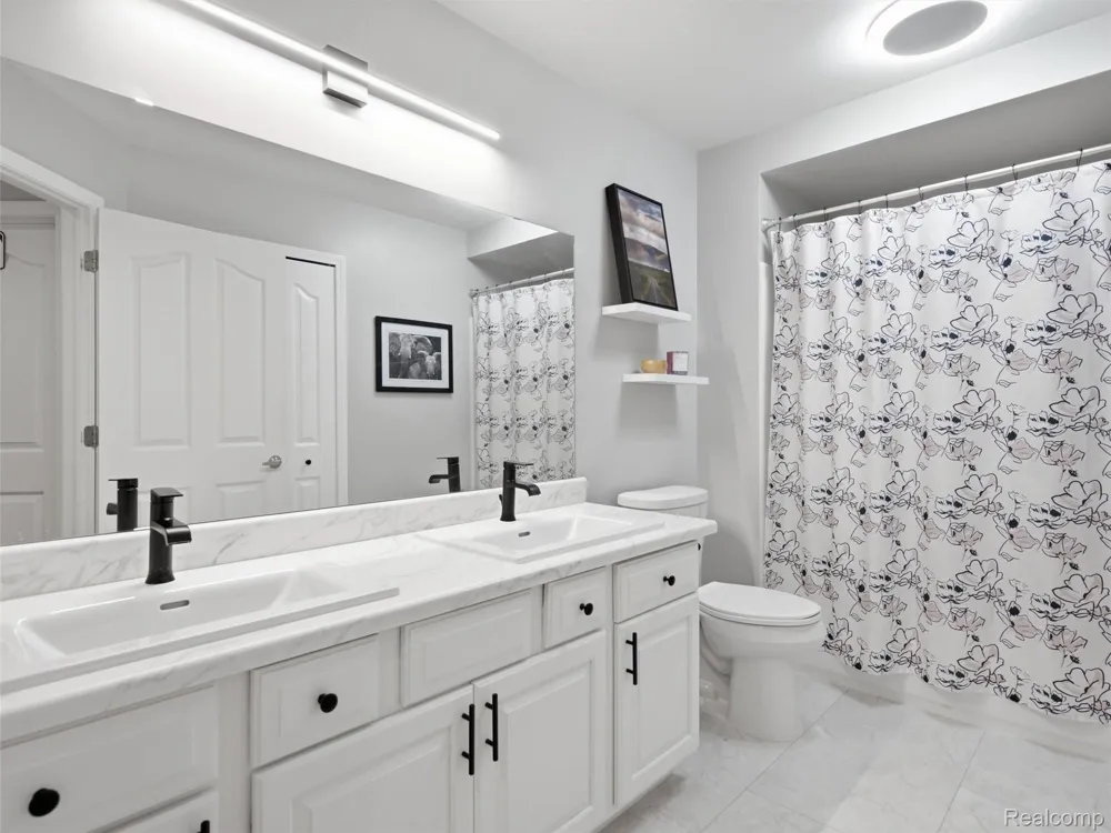 48217 Providence Macomb Township, MI 48044