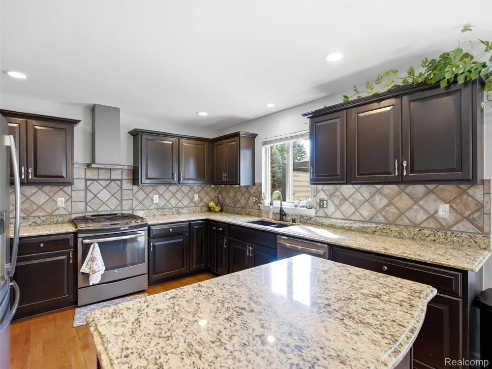 48217 Providence Macomb Township, MI 48044