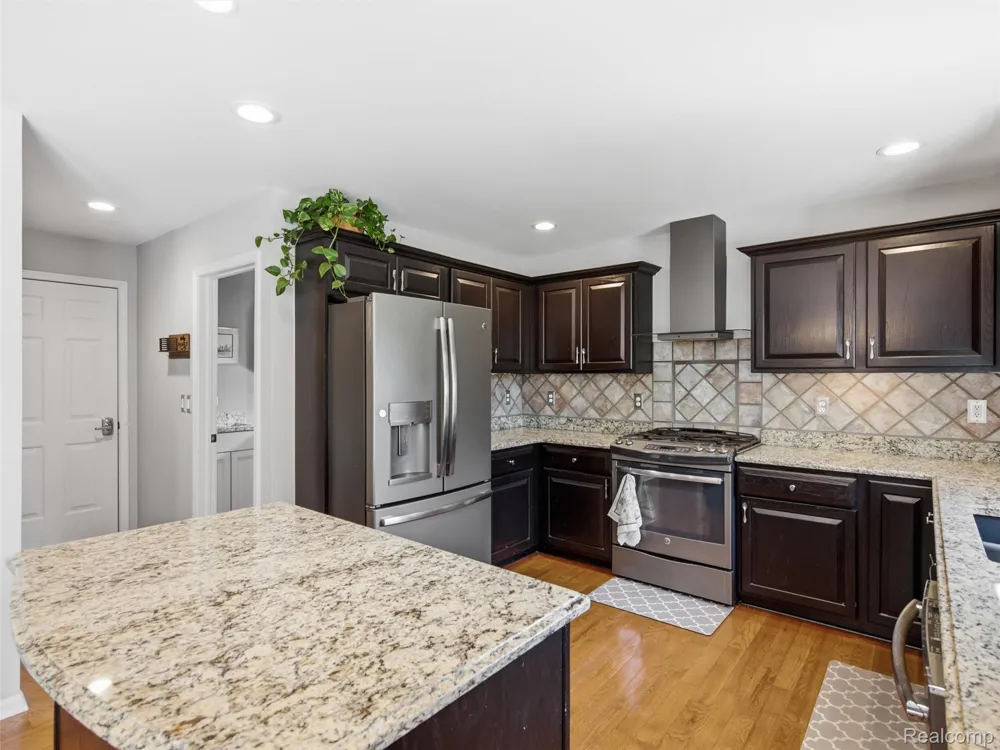 48217 Providence Macomb Township, MI 48044