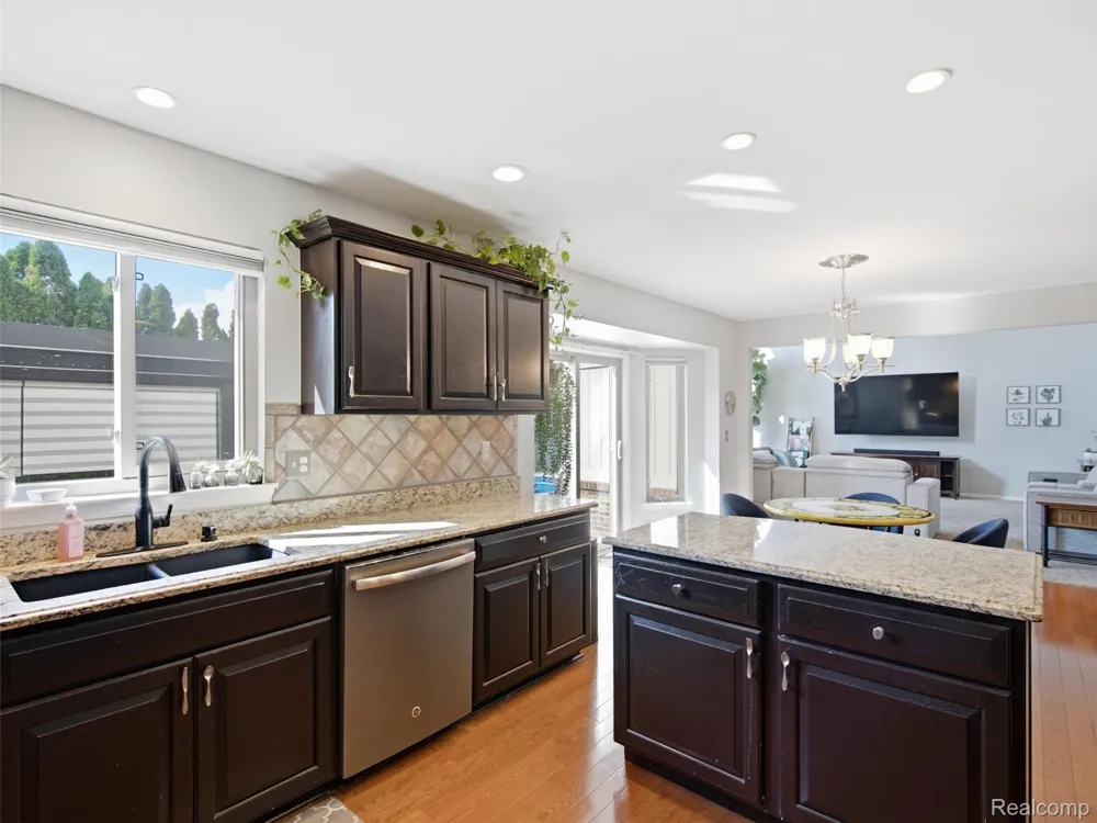 48217 Providence Macomb Township, MI 48044