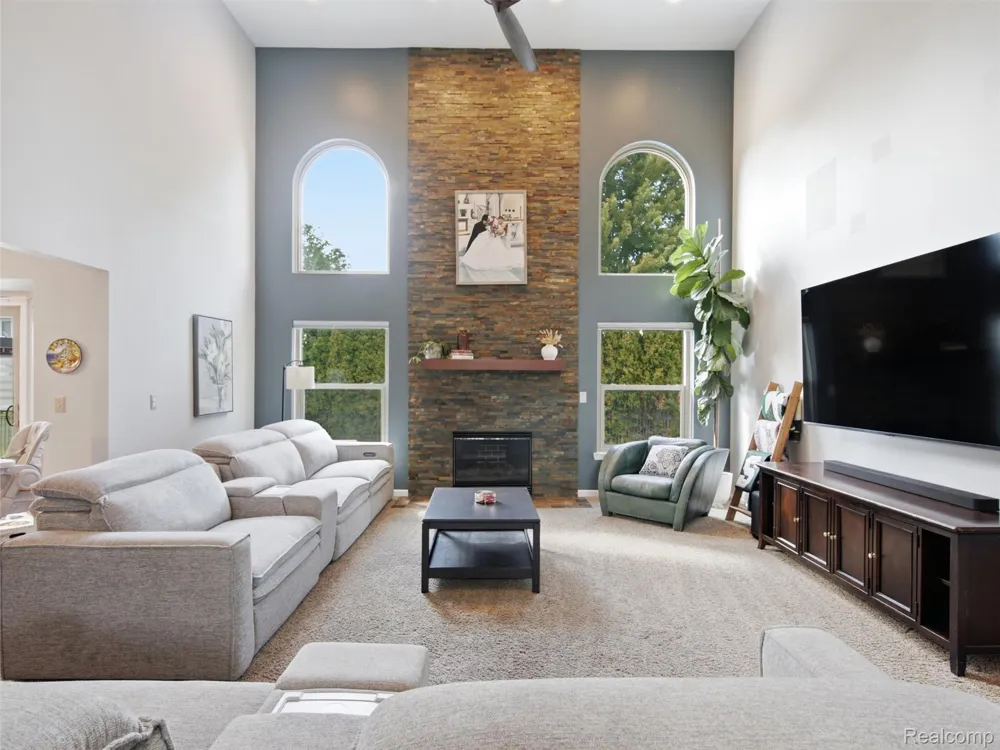 48217 Providence Macomb Township, MI 48044