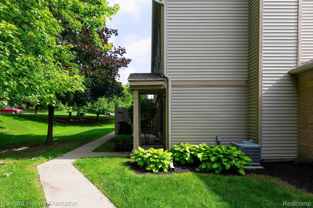 3145 Hidden Ridge Drive Waterford Charter Township, MI 48328