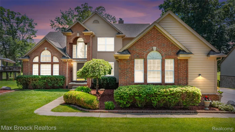 2322 Sandlewood Drive White Lake Charter Township, MI 48383