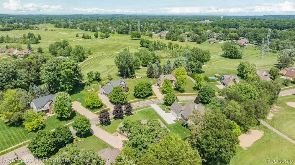 2322 Sandlewood Drive White Lake Charter Township, MI 48383