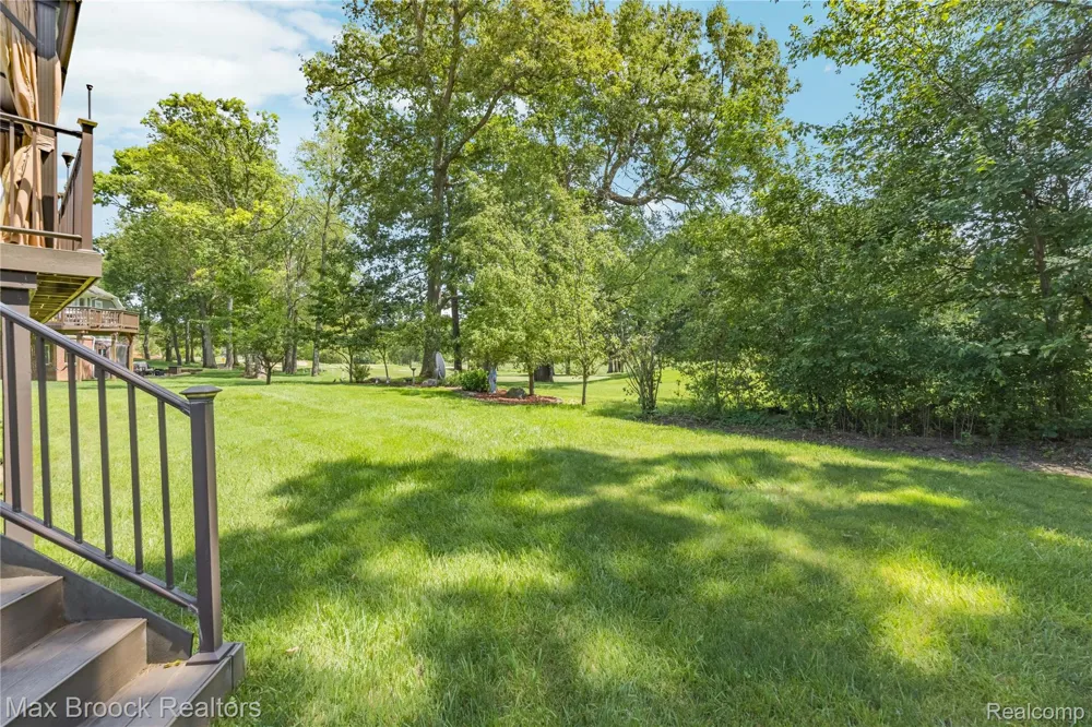 2322 Sandlewood Drive White Lake Charter Township, MI 48383