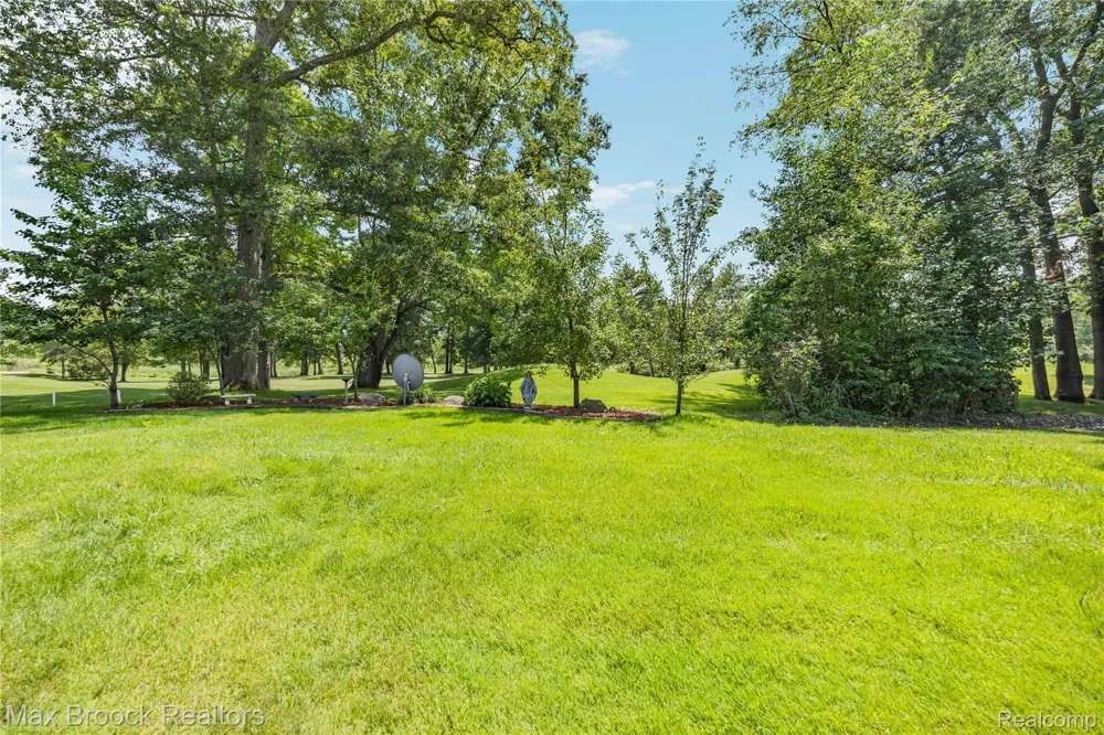 2322 Sandlewood Drive White Lake Charter Township, MI 48383