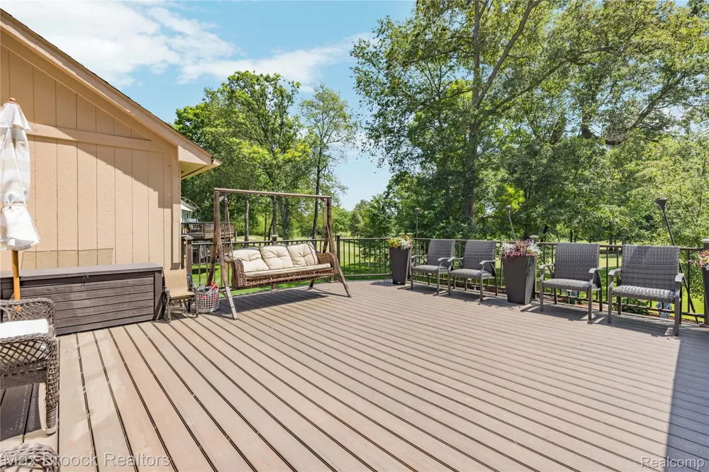 2322 Sandlewood Drive White Lake Charter Township, MI 48383