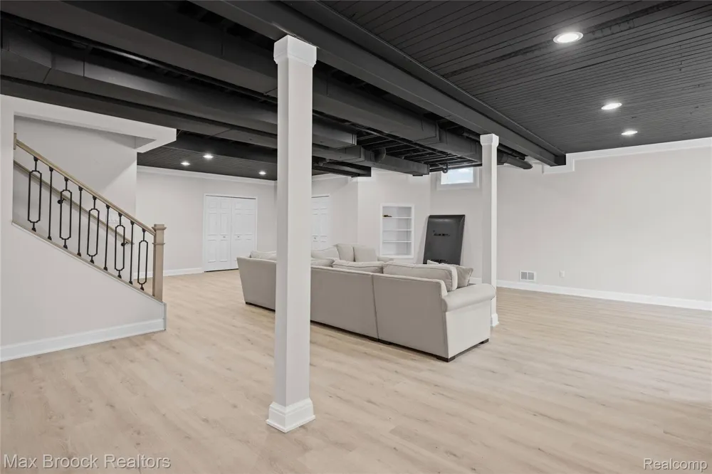 2322 Sandlewood Drive White Lake Charter Township, MI 48383