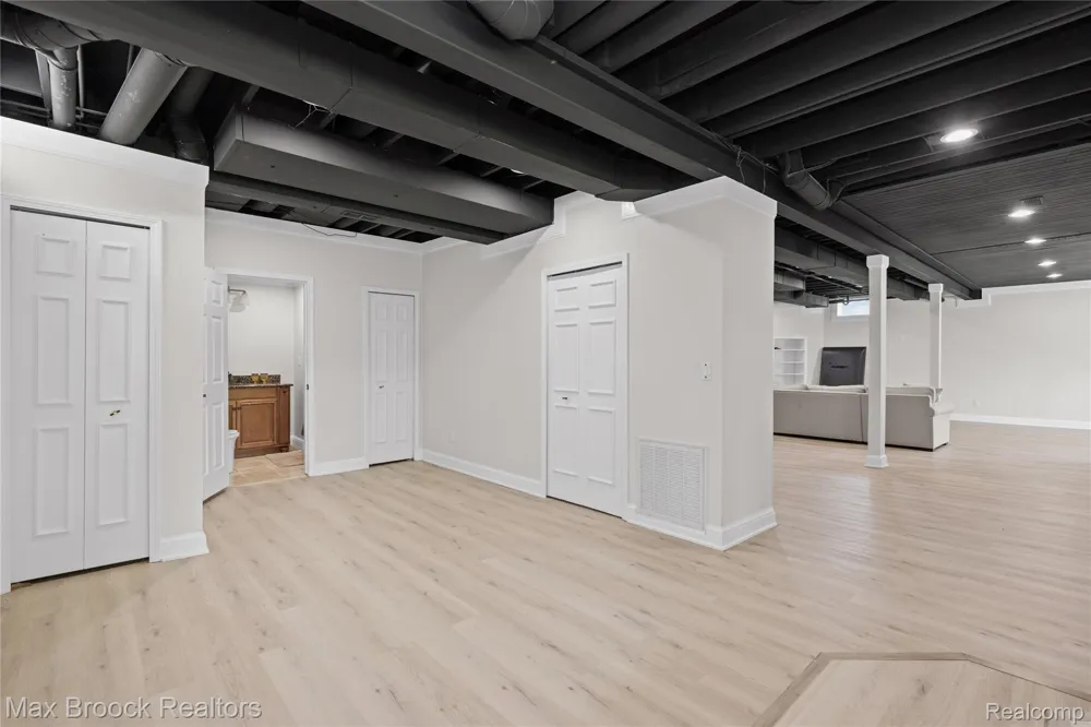 2322 Sandlewood Drive White Lake Charter Township, MI 48383