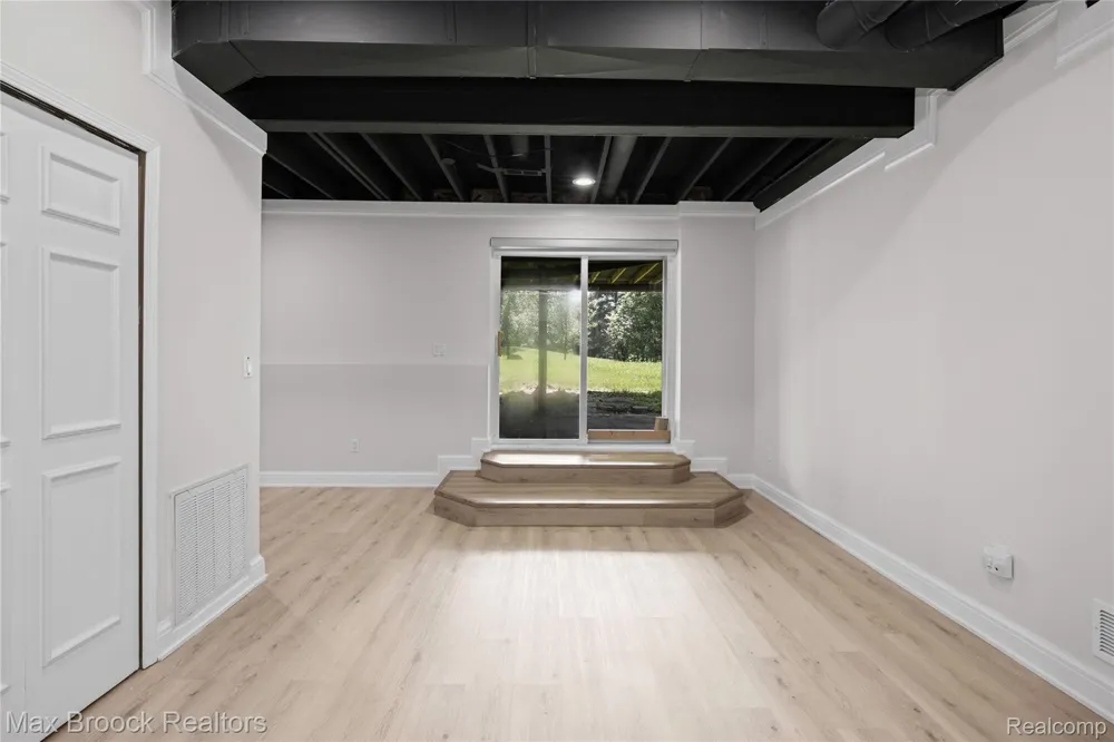 2322 Sandlewood Drive White Lake Charter Township, MI 48383