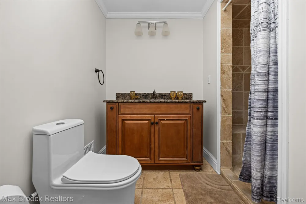2322 Sandlewood Drive White Lake Charter Township, MI 48383