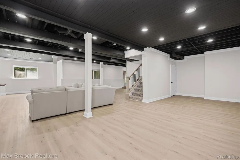 2322 Sandlewood Drive White Lake Charter Township, MI 48383