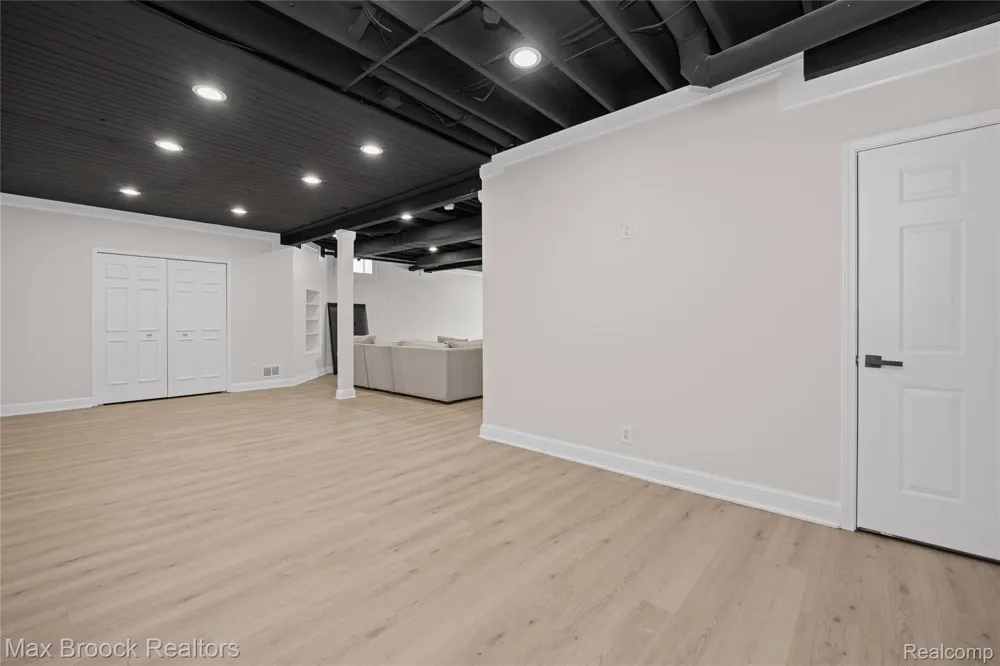 2322 Sandlewood Drive White Lake Charter Township, MI 48383