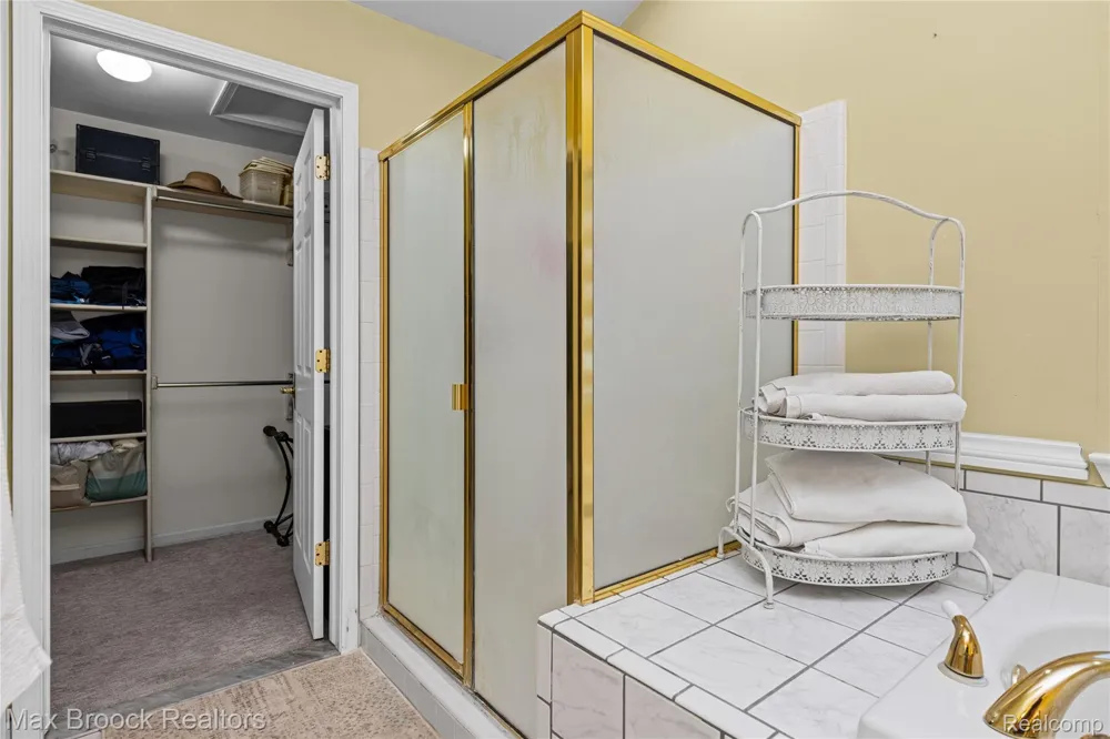 2322 Sandlewood Drive White Lake Charter Township, MI 48383