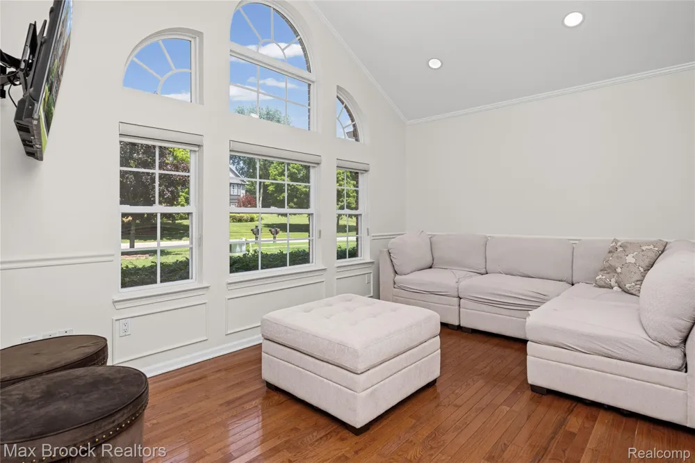 2322 Sandlewood Drive White Lake Charter Township, MI 48383