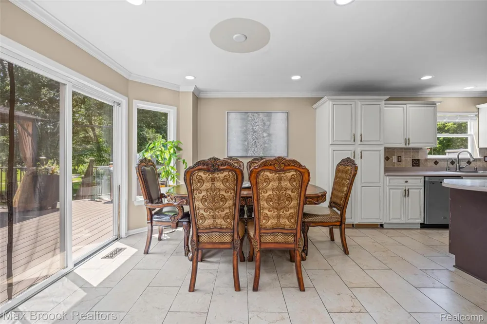 2322 Sandlewood Drive White Lake Charter Township, MI 48383