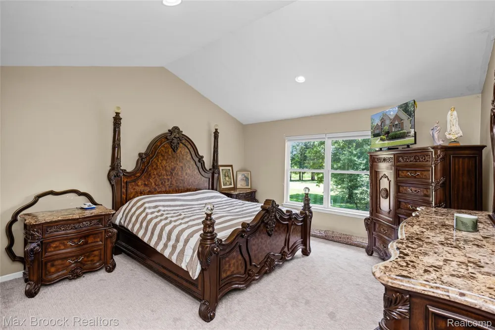 2322 Sandlewood Drive White Lake Charter Township, MI 48383